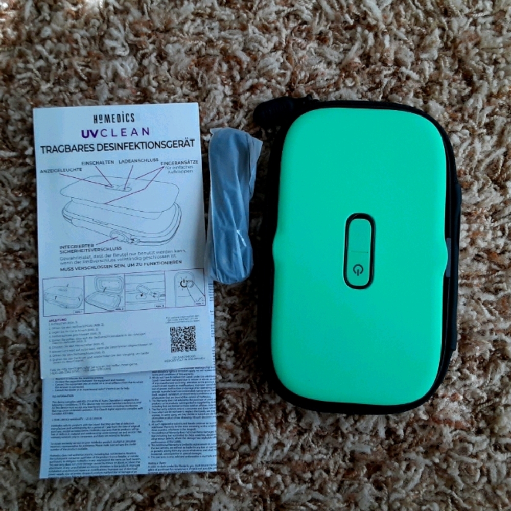 Portable UV sanitizing pop up case